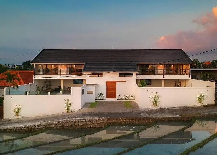 Villa *luxury Astaga 2*modern*billiard*paddy View* Canggu